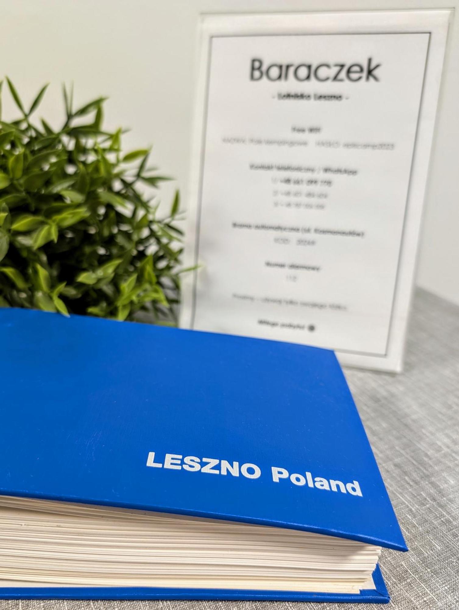 Baraczek Lotnisko Leszno Hostel Leszno  Kültér fotó