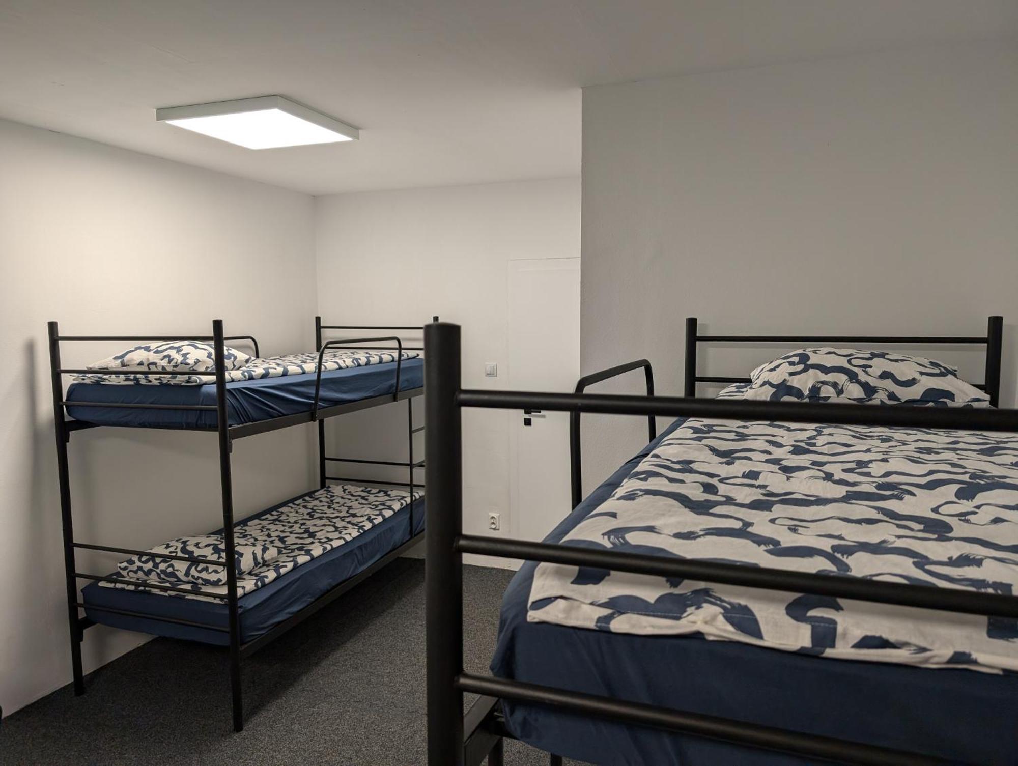 Baraczek Lotnisko Leszno Hostel Leszno  Kültér fotó