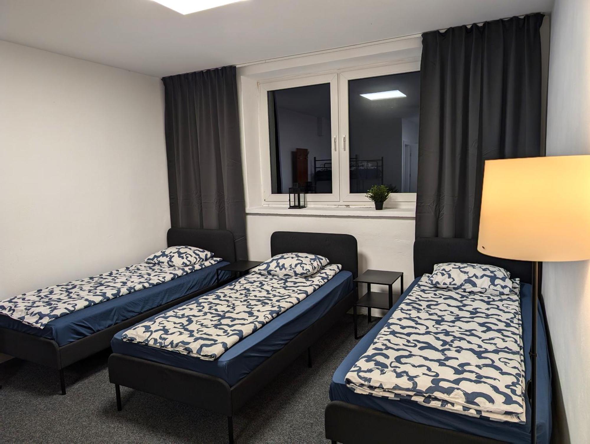 Baraczek Lotnisko Leszno Hostel Leszno  Kültér fotó
