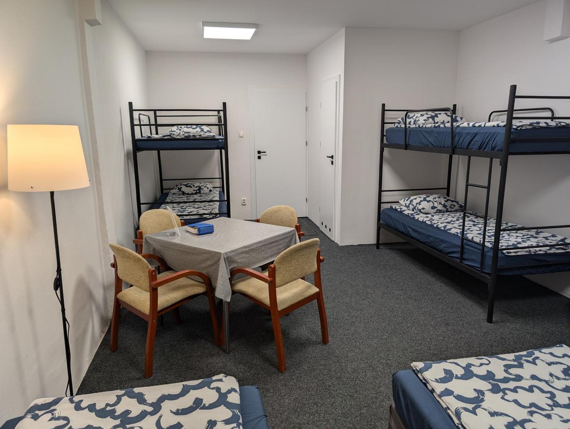 Baraczek Lotnisko Leszno Hostel Leszno  Kültér fotó