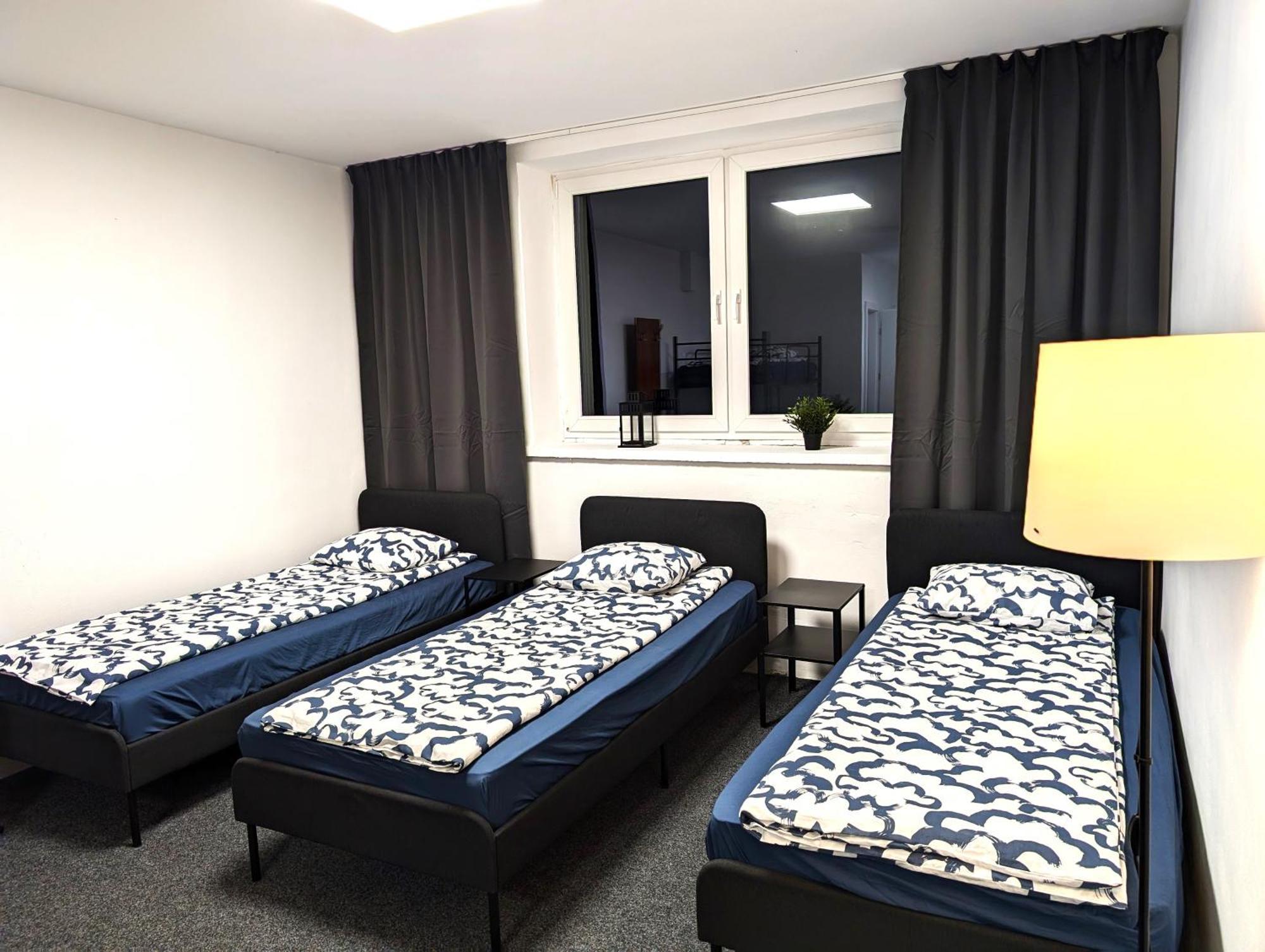 Baraczek Lotnisko Leszno Hostel Leszno  Kültér fotó