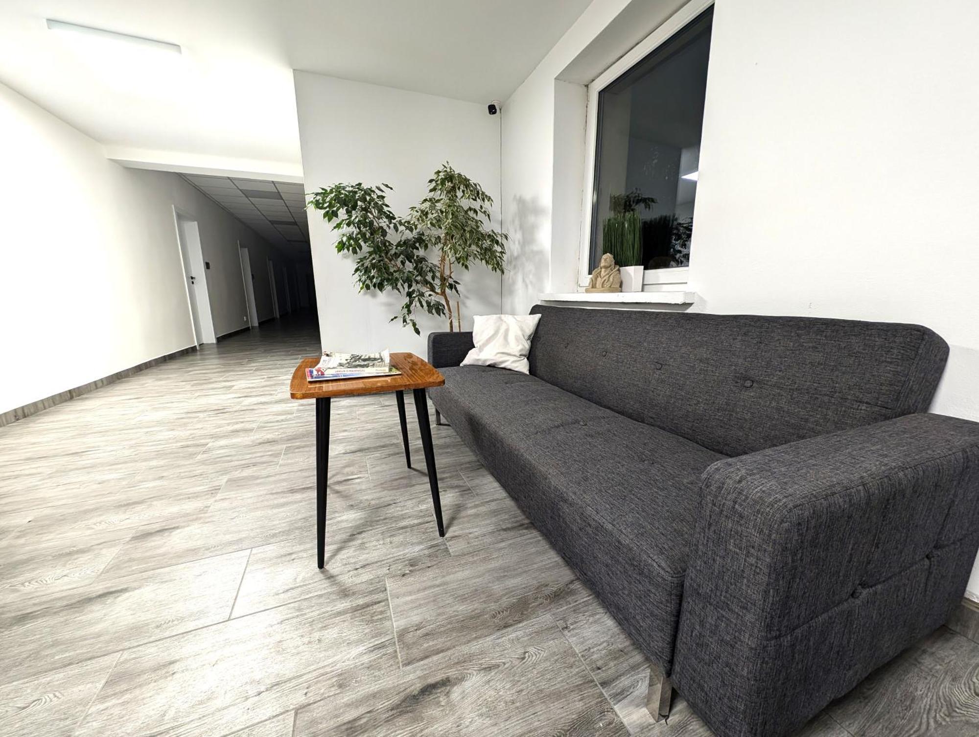 Baraczek Lotnisko Leszno Hostel Leszno  Kültér fotó