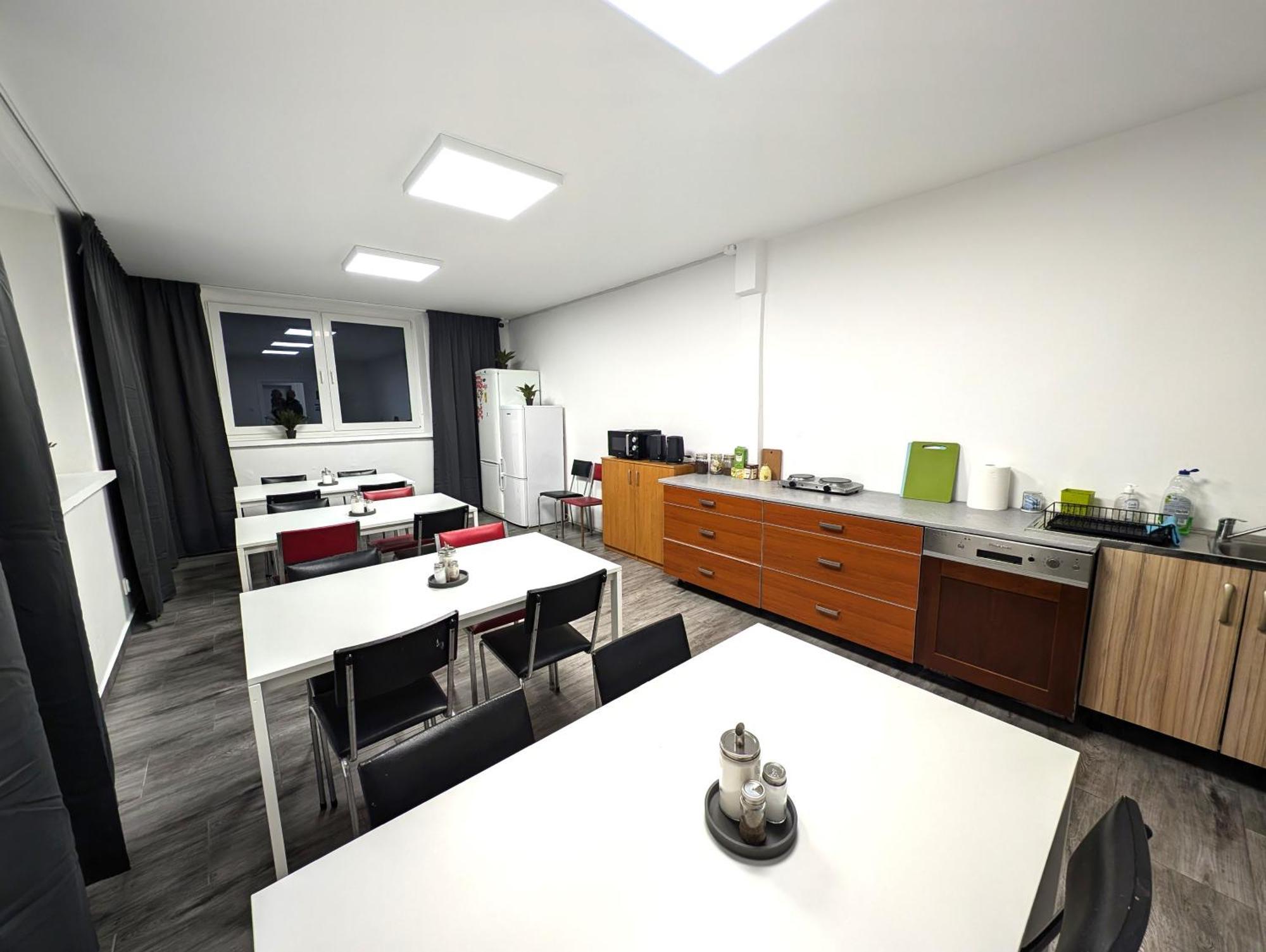 Baraczek Lotnisko Leszno Hostel Leszno  Kültér fotó