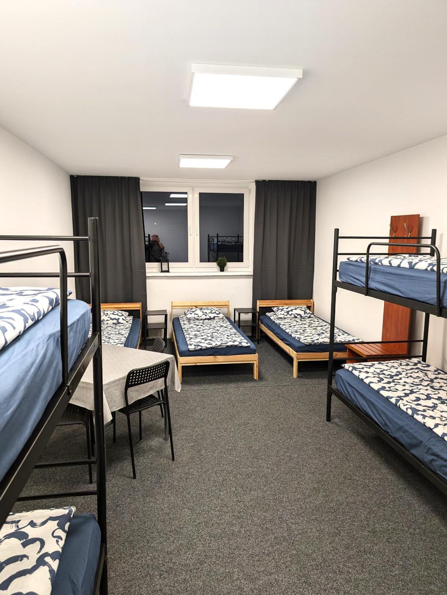 Baraczek Lotnisko Leszno Hostel Leszno  Kültér fotó